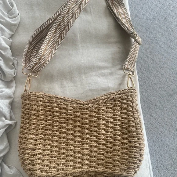 Amazon Natural Tan Woven Straw Crossbody with Patterned Strap - Picture 1 of 4